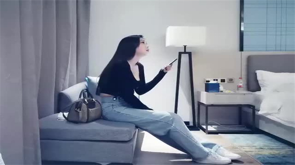 全国探花私约丰满长发爆乳妹,偷拍啪啪激情全记录